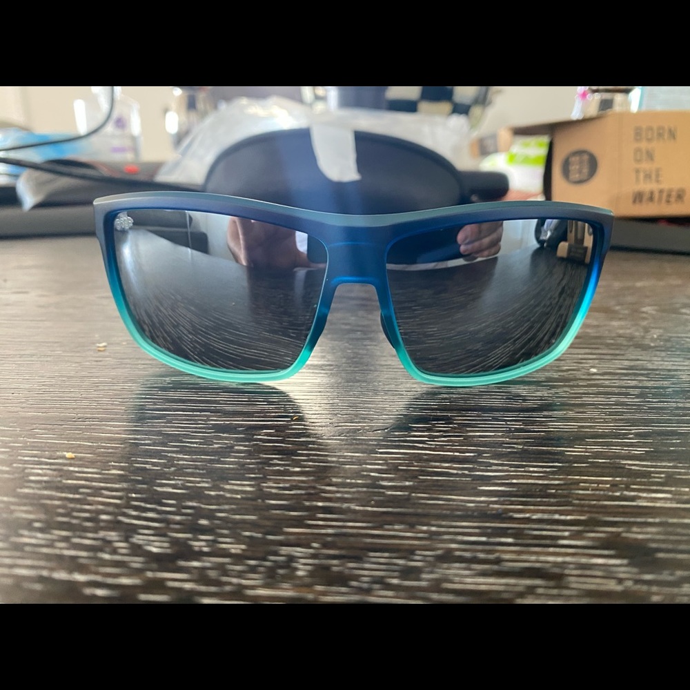 Costa Rinconcito Men’s Polarized Sunglasses